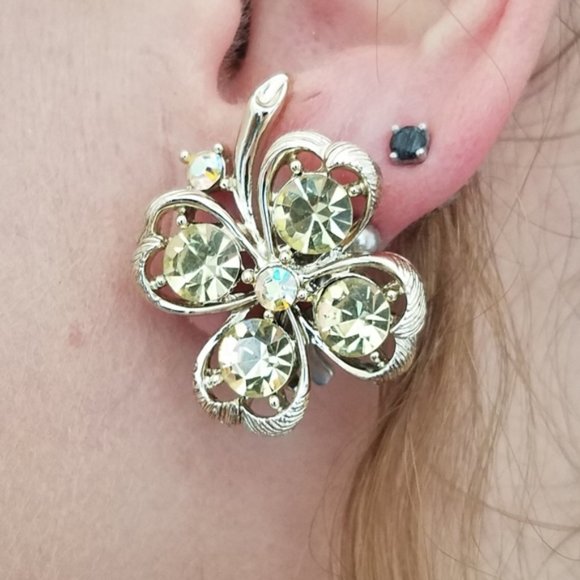 Vintage Lisner 4 Leaf Clover Rhinestone Earrings - Picture 5 of 5